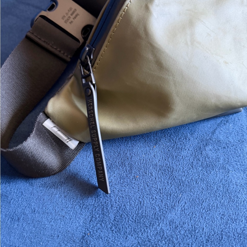 Herschel Olive Green Men's Waist Pack with Black Trim - Picture 5 of 7